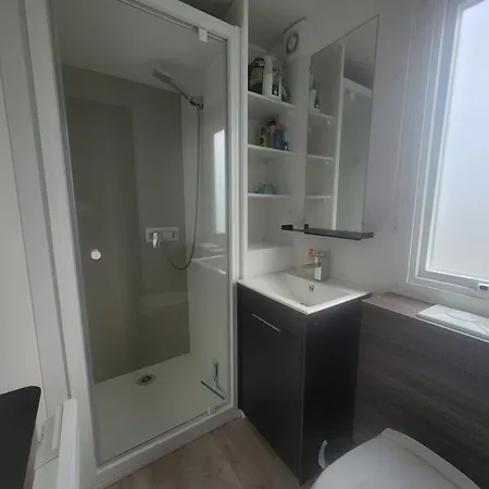 Mobil-home Moderne Avec Piscine Couverte, Proche Mer, 6 Pers, Animaux Admis - Fr-1-777-25 * Saint-Hilaire-de-Riez