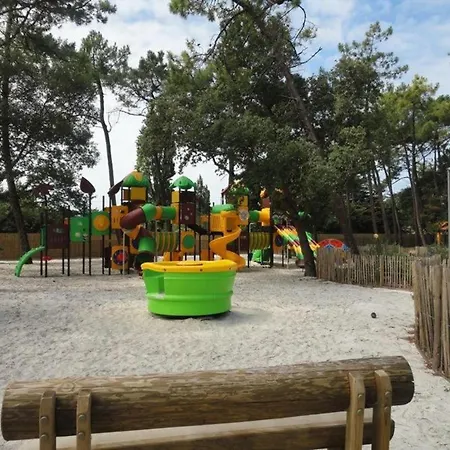 Mobil-home Moderne Avec Piscine Couverte, Proche Mer, 6 Pers, Animaux Admis - Fr-1-777-25 Casa de Férias *